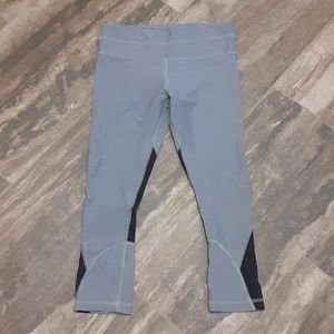 Aurorae size medium yoga capri workout pants